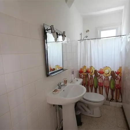 80m De La Au Rdc D'une Maison 1 4 Couchages Cour Lxrv9b * Portiragnes